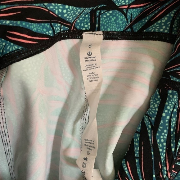 🌸Host Pick🌸 Lululemon Tight Stuff Crop Pant Palm Lace Tofino Teal Multi … - Picture 4 of 6